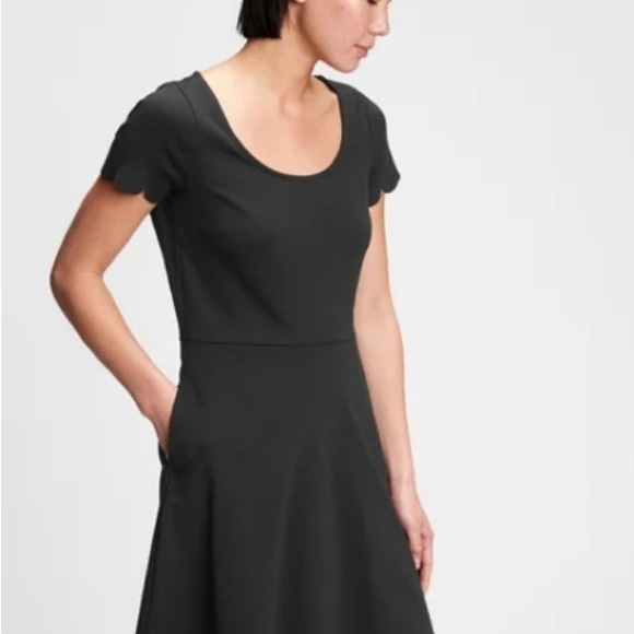 Gap fit and flare scallop dress - Picture 2 of 13